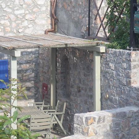To Petradi Apartment Avgonima Exterior foto