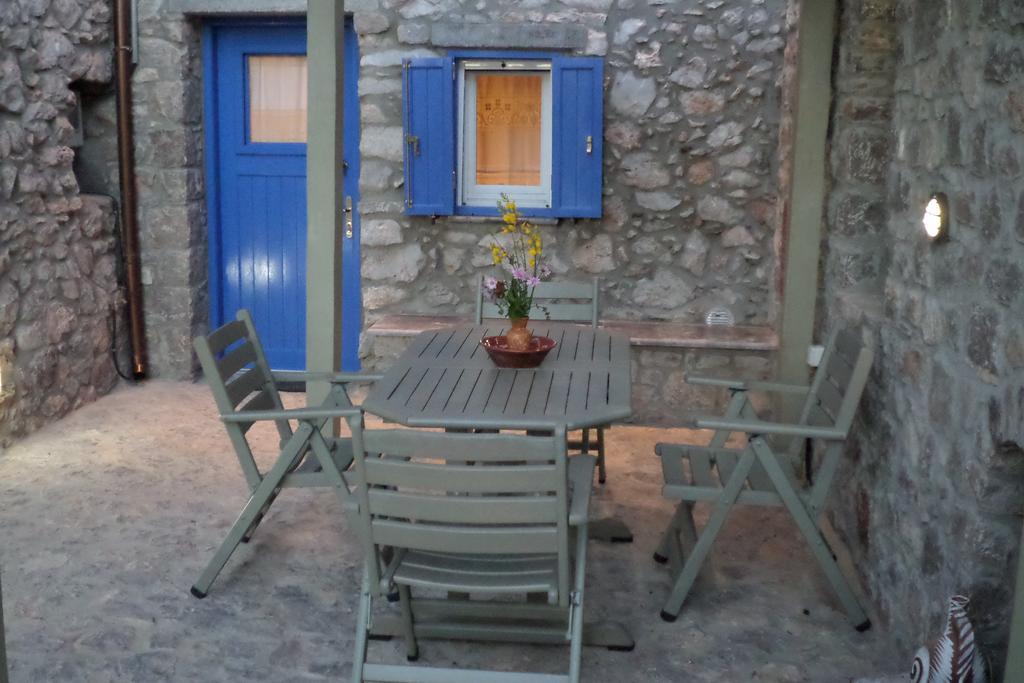 To Petradi Apartment Avgonima Exterior foto